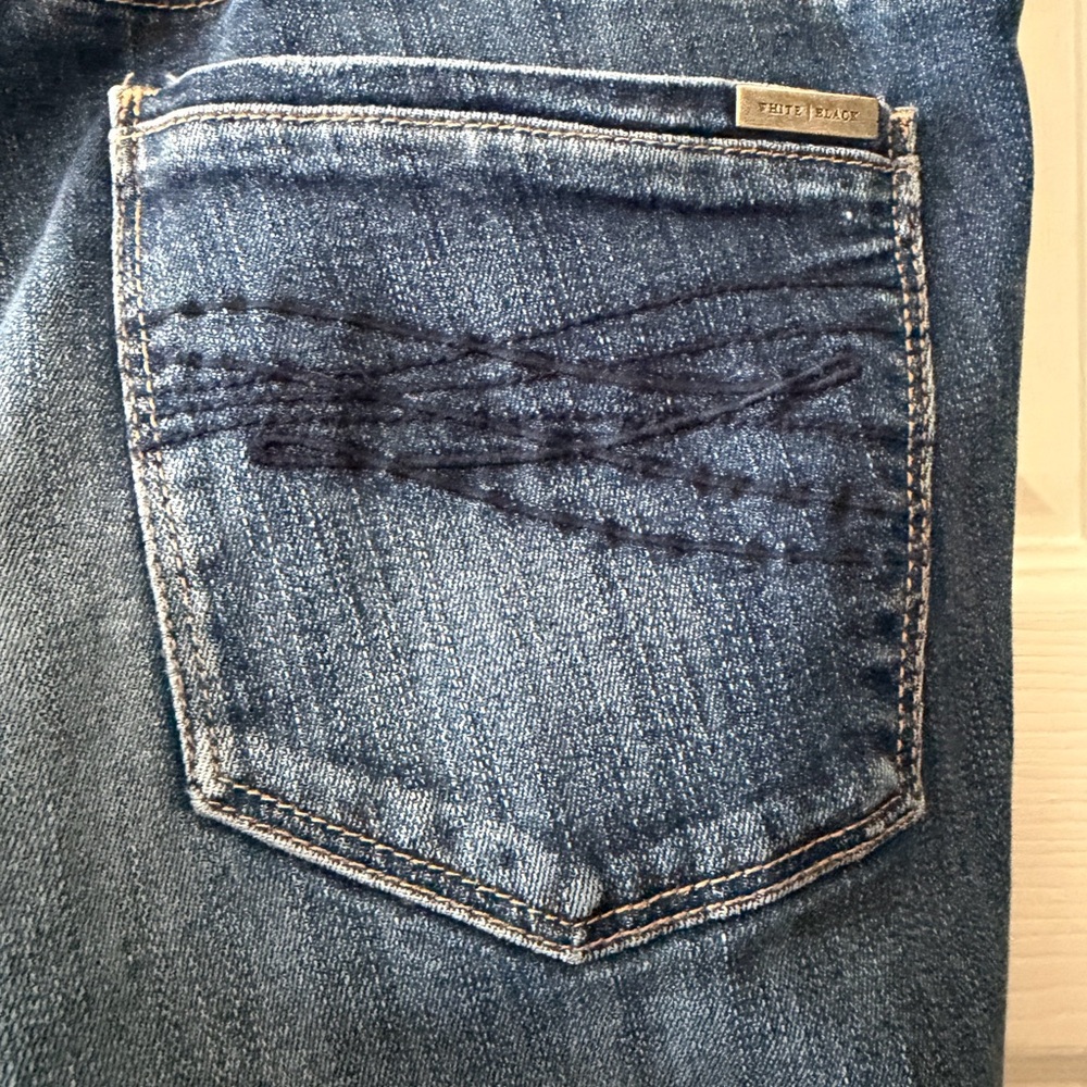 White House Black Market Dark Blue Slim Cropped Straight-Leg Jeans - Picture 4 of 7